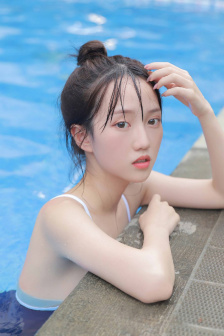 出差遇到暴雨和讨厌的人住在一起